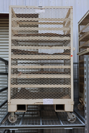 Metal Rack with Wheels (NSN 7125DSBIN000)