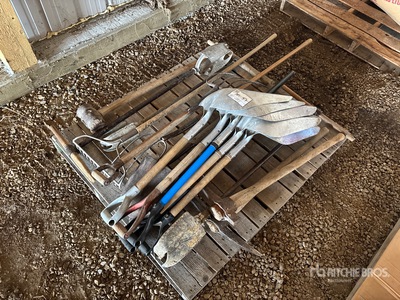 Quantity of Assorted Yard Tools Utensili