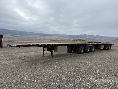 2013 Doepker 32 ft Tri/A Lead Flatbed Trailer