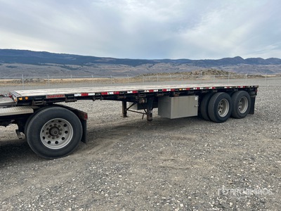 2013 Doepker Pup Flatbed Trailer