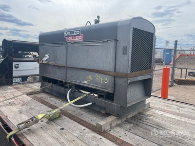 Quantity of (1) Lincoln Electric SAE 400 Soldadora