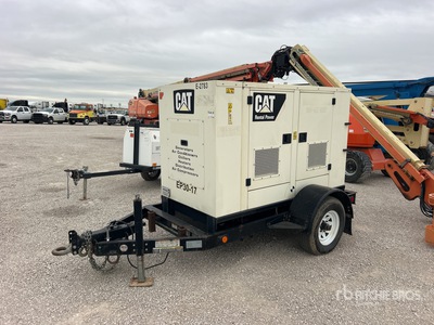 2013 Cat XQ30-8 27 kW Mobile مولد