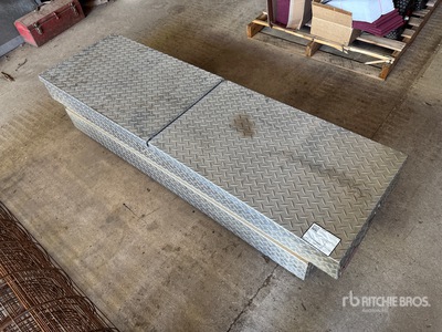 Delta 70 in X 21 in Aluminum Boite à outil