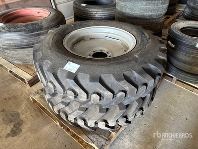 Quantity of (2) 12.00-24 Équipements pour pneus