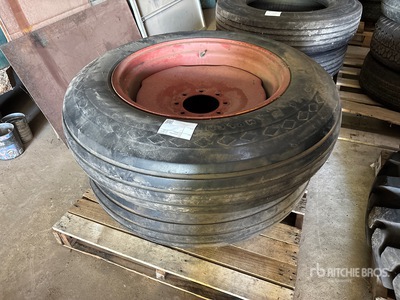 Quantity of (2) 9.00-24 Équipements pour pneus