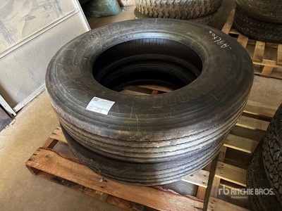 Quantity of (2) 11R24.5 Équipements pour pneus