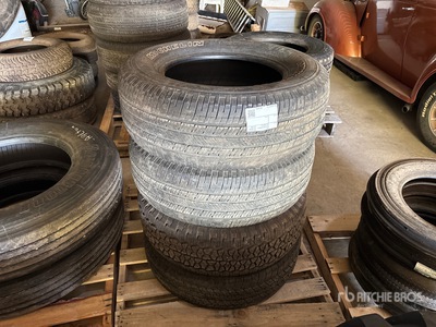 Quantity of (4) 275/65R18 Équipements pour pneus