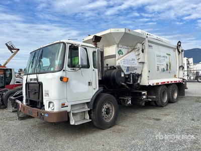 2015 Autocar ACX CNG 6x4 Side Loader شاحنة جمع النفايات (Inoperable)