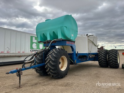 2013 Double A Trailer 5250 4500 gal Tow-Behind Fertilizer Cart