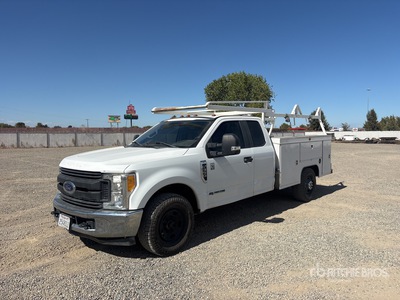 2017 Ford F-350 XL 4x2 Extended Cab Utility Truck
