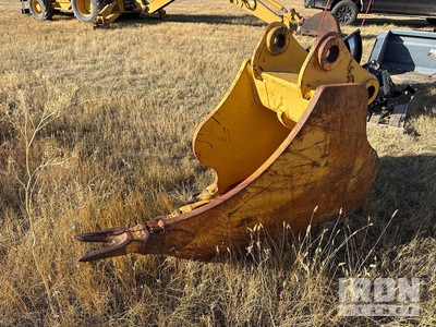 Leading Edge Attachments 26 in Digging Excavator Bucket