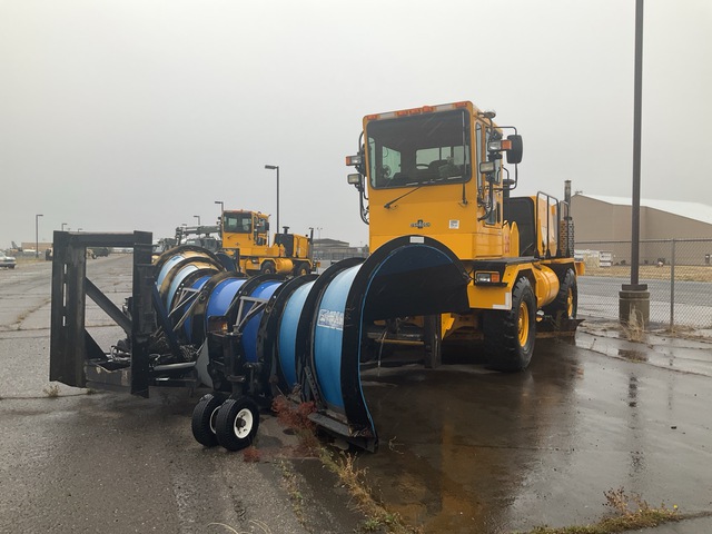 Oshkosh H-27 23-G2 Snow Plow Truck