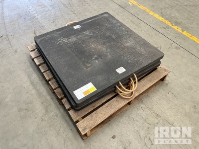 Quantity of (4) 900 mm x 900 mm 35 Tonne UHMW Poly Supports de grues