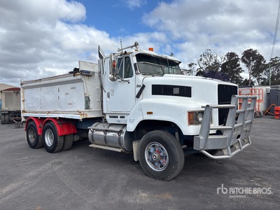 1987 International Transtar 6x4 Camion à benne tandem