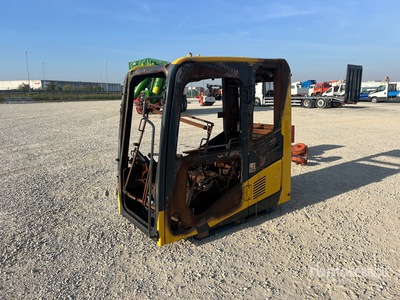 Komats PC210NLC Damaged Cab