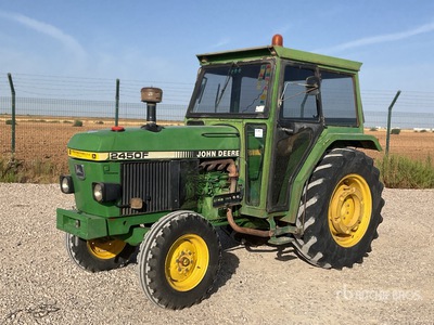 1989 John Deere 2450SF 2WD Tractor Agrícola