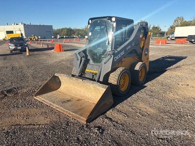 2018 John Deere 318G Minicargadora