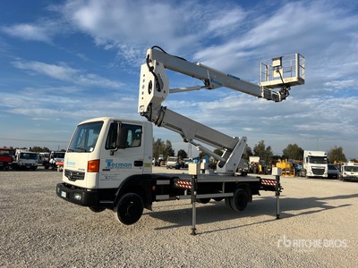 2010 Pagliero MX 270 EX 27 m on 2010 Nissan Atleon 56.15 Comfort 4x2 Camion Nacelle