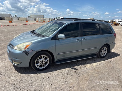 2005 Toyota Sienna Busje