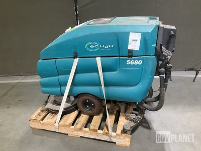 Tennnant 5680 Floor Scrubber