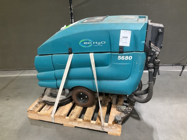 Tennnant 5680 Floor Scrubber