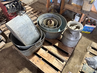 Quantity of Watering Tubs Articoli da ferramenta e di consumo