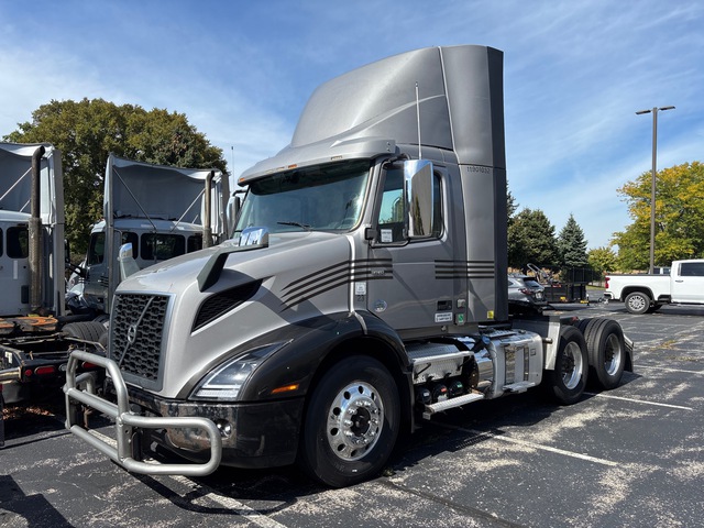 2019 Volvo VNR 300 6x2 T/A Day Cab Truck Tractor