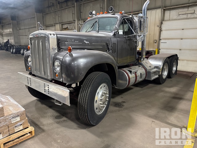 Mack Mack 6x4 T/A Day Cab Truck Tractor (Glider Kit)