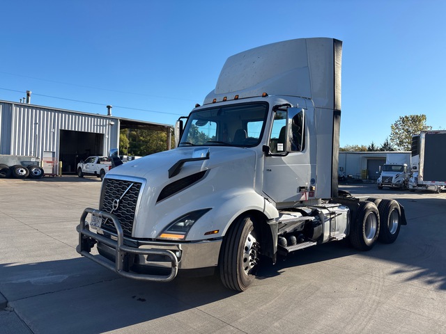 2021 Volvo VNL 300 6x4 T/A Day Cab Truck Tractor