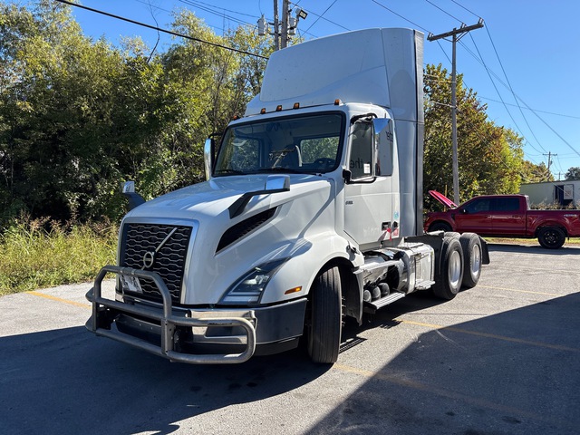 2021 Volvo VNL 300 6x4 T/A Day Cab Truck Tractor