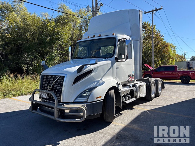 2021 Volvo 2021 Volvo VNL 300 6x4 T/A Day Cab Truck Tractor