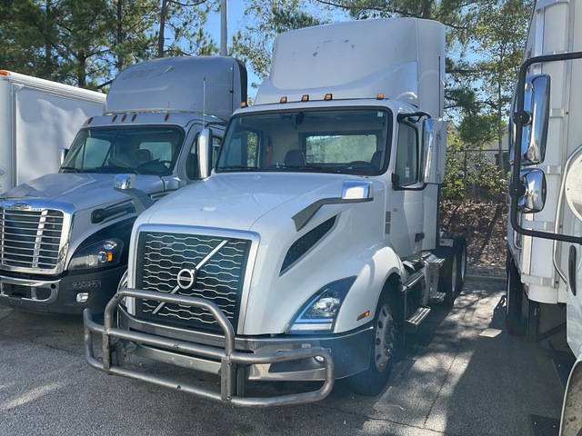 2020 Volvo VNL 300 T/A Day Cab Truck Tractor