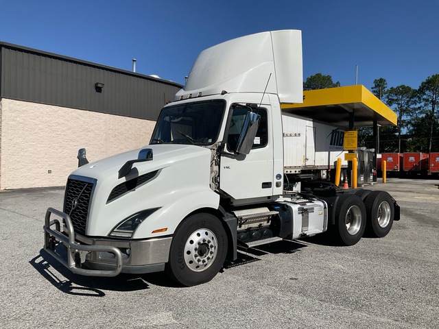 2020 Volvo VNL 300 T/A Day Cab Truck Tractor