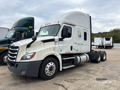 2019 Freightliner Cascadia 126 6x4 Cabeza Tractora Cabina Dormitorio (Inoperable)