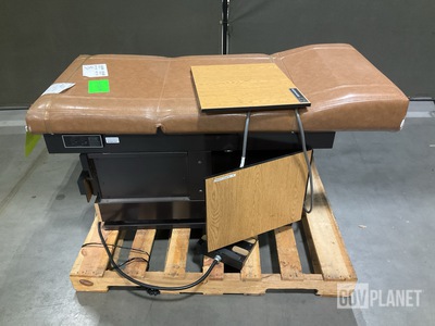 Midmark 105 Examination table