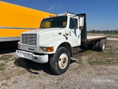 2001 International 4700 4x2 Flatbed Dump Truck (Inoperable)