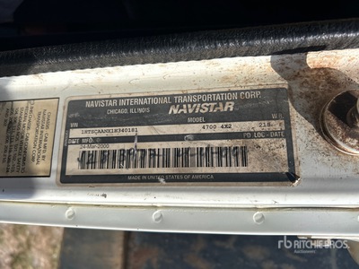2001 International 4700 4x2 Camión plataforma volquete