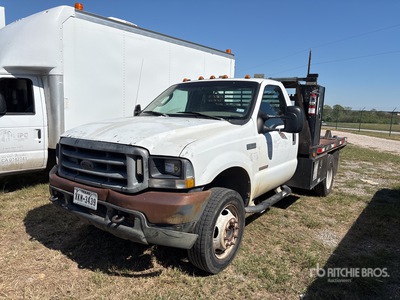 2004 Ford F-550 4x2 Ciężarówka z płaską platformą (Inoperable)