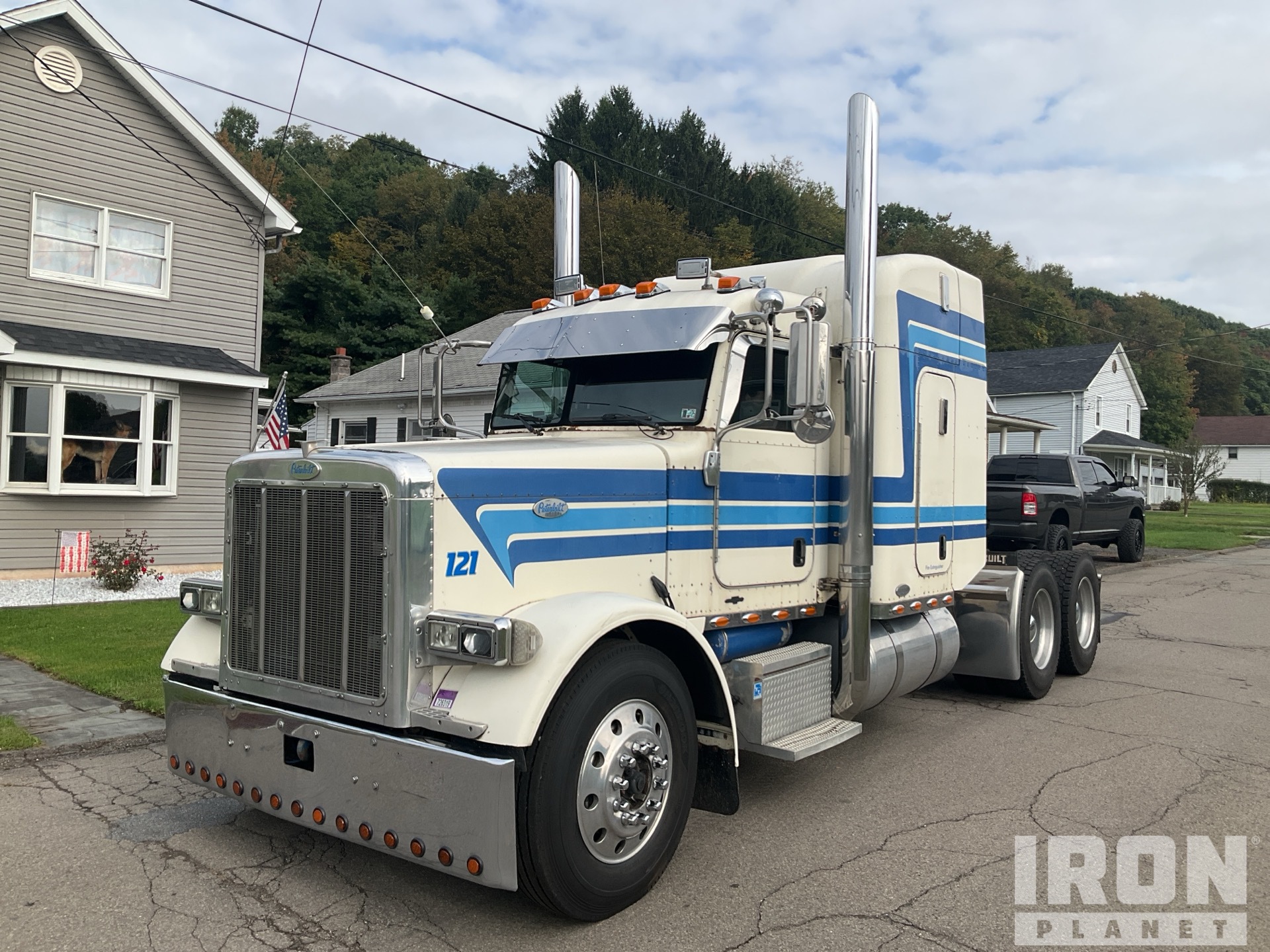 2005 Peterbilt 379 6x4 Sleeper Truck Tractor