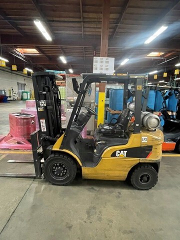 2012 Cat 2P5000 4500 lb Pneumatic Tire Forklift