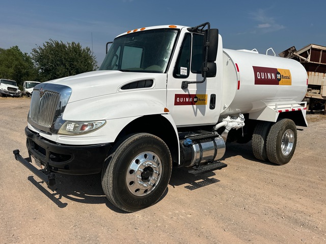2015 International DuraStar 4300 2000 gal 4x2 Water Truck
