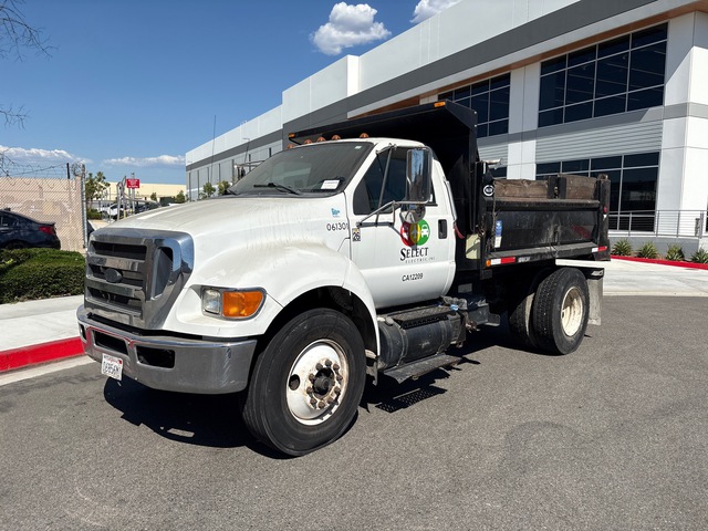 2013 Ford F-750 4x2 S/A Dump Truck