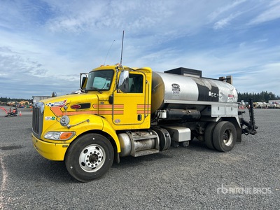 2018 Etnyre 2000 gal on 2018 Peterbilt 337 4x2 アスファルト運搬トラック (Inoperable)
