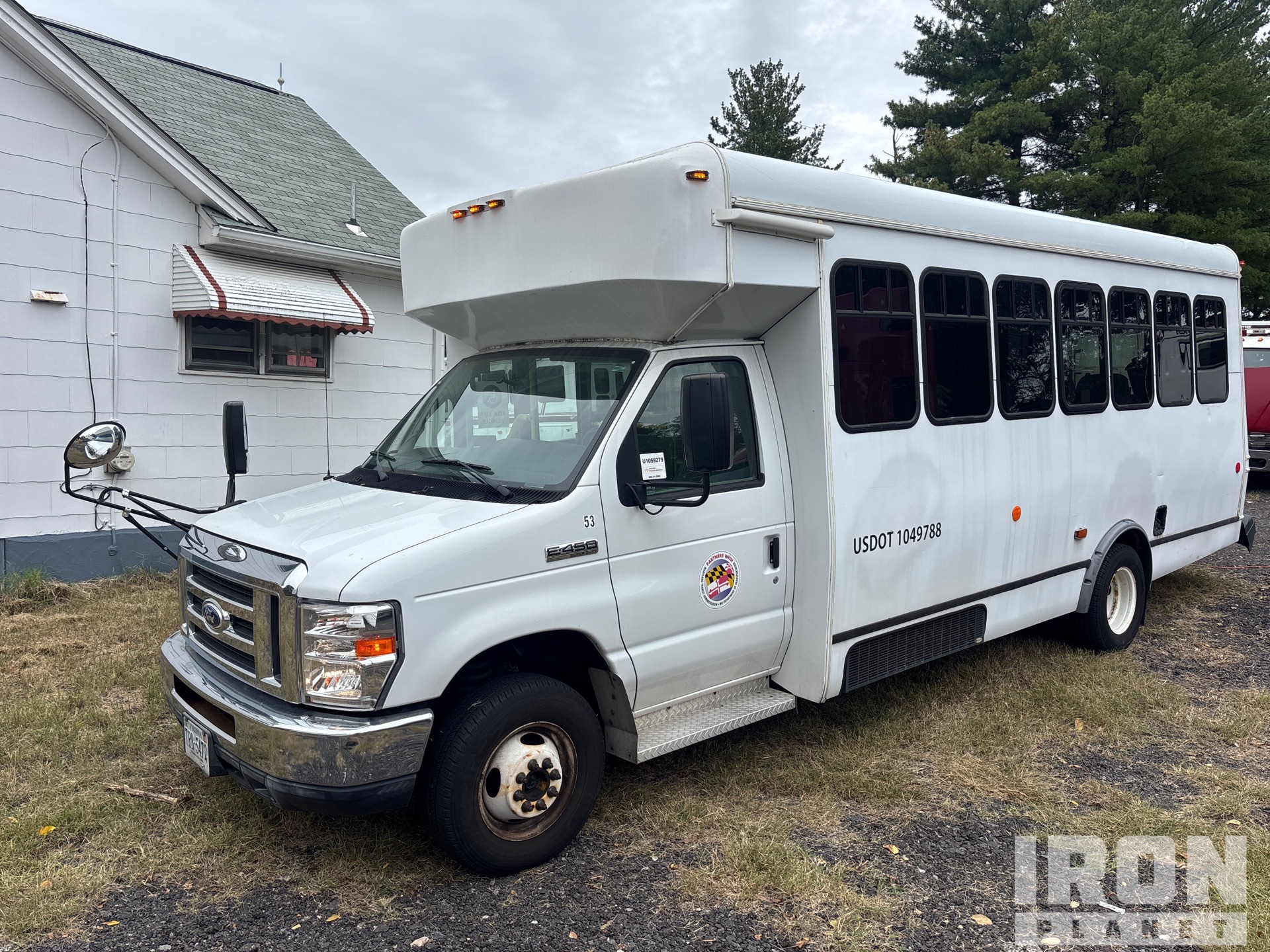 2014 Ford 18 乗客用バン