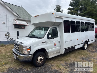 2014 Ford 18 乗客用バン