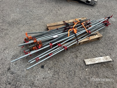 Quantity of Pipe Clamps Divers