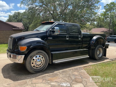 2007 Ford F-750 4x2 Crew Cab Versatile Hauler Truck