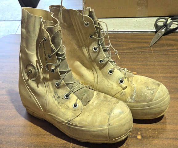 (41) U.S. G.I. White Bunny Boots