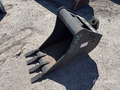 Wain-Roy 18 in Digging Excavator Bucket