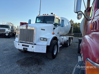 2005 Kenworth T800 8x4 Mixer Truck (Inoperable)